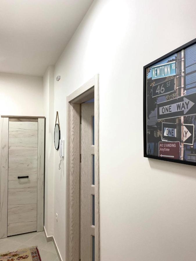 Newtown Apartment Nikšić Buitenkant foto