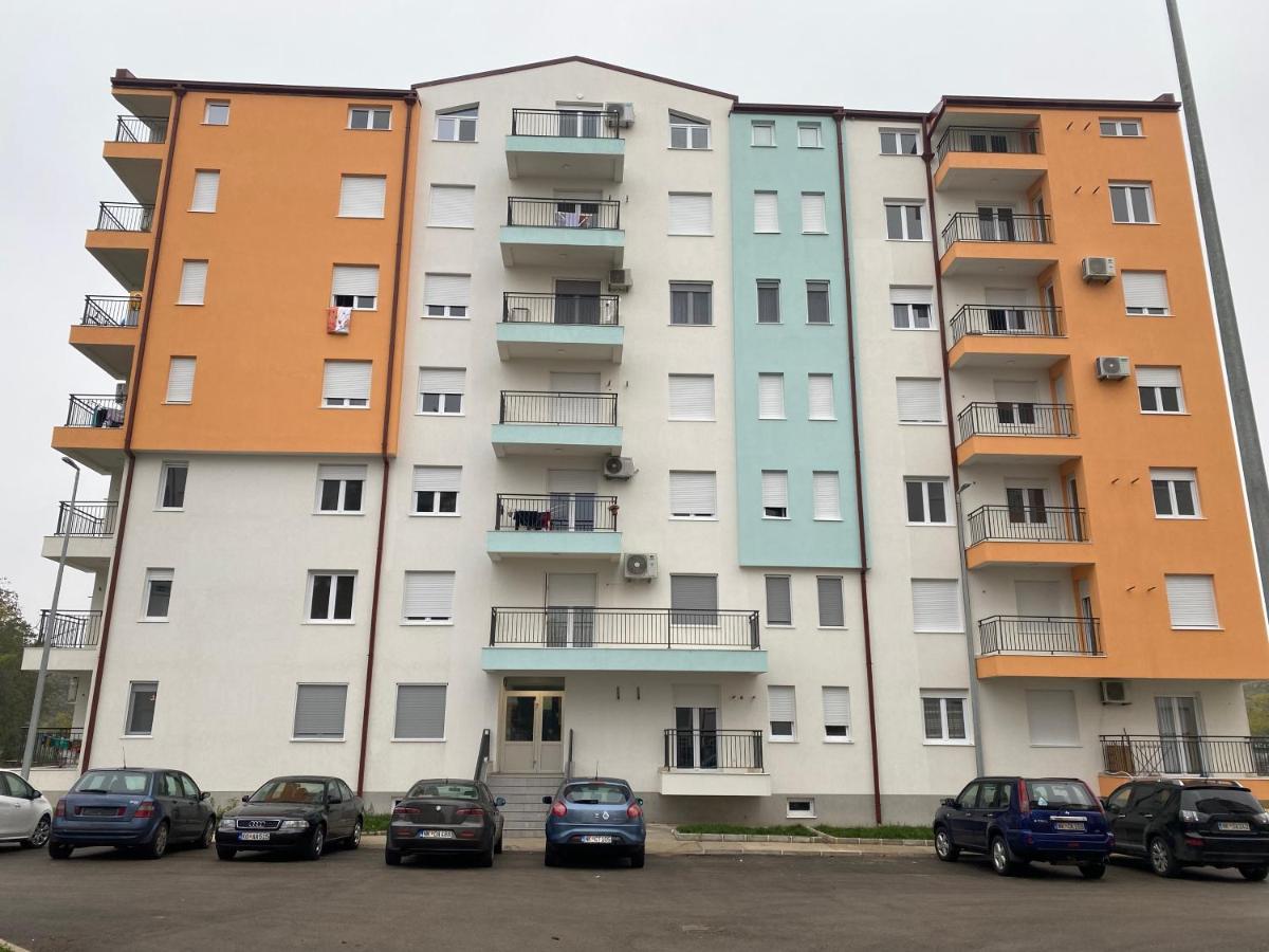 Newtown Apartment Nikšić Buitenkant foto
